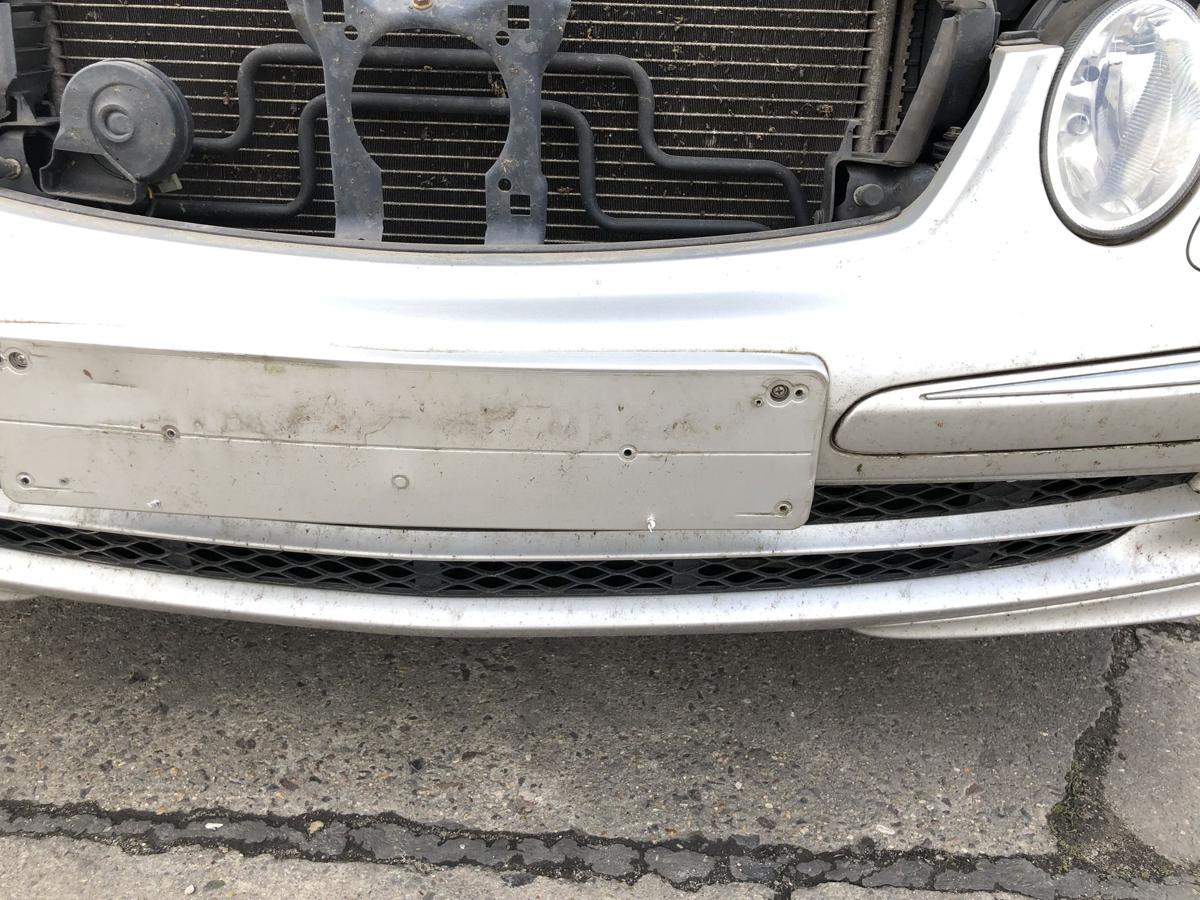 Mercedes E Klasse W211 Sto&szlig;f&auml;nger vorn Nebelscheinwerfer SRA 744 silber SCHADEN