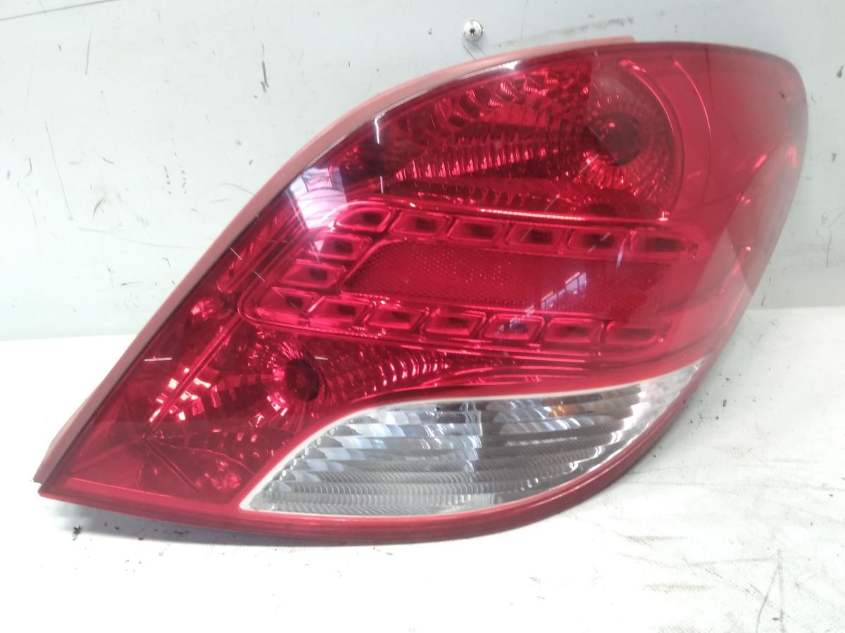 Peugeot 207 original R&uuml;ckleuchte Heckleuchte rechts Facelift Teil-LED BJ2010