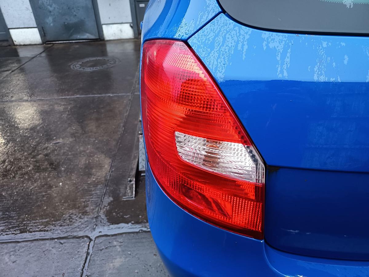 Skoda Fabia II 5J original R&uuml;ckleuchte links Heck/Schluss/Licht Bj 2008