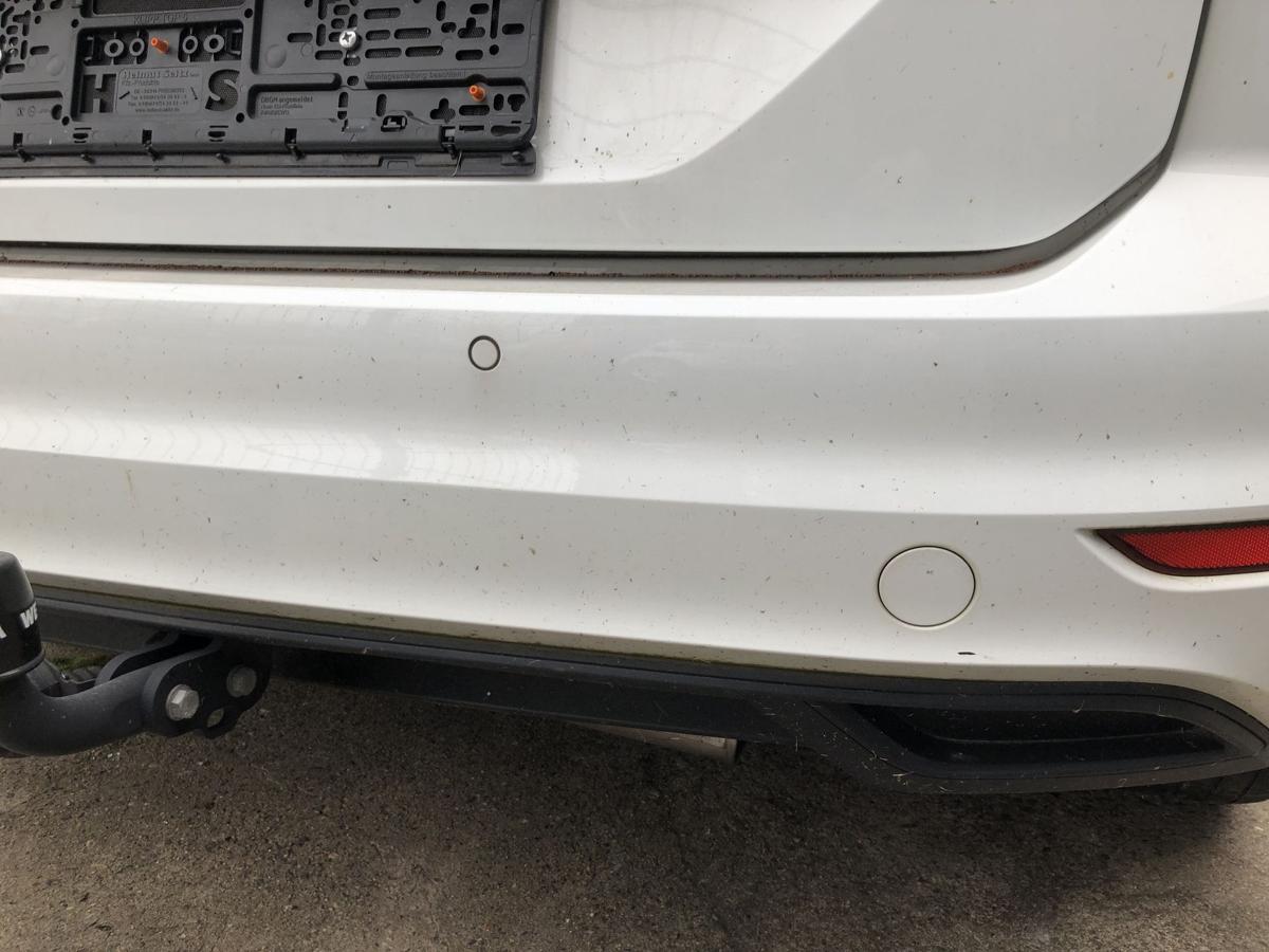 VW Golf Sportsvan AUV ab17 Stoßfänger hinten PDC LC9A beschädigt Bumper