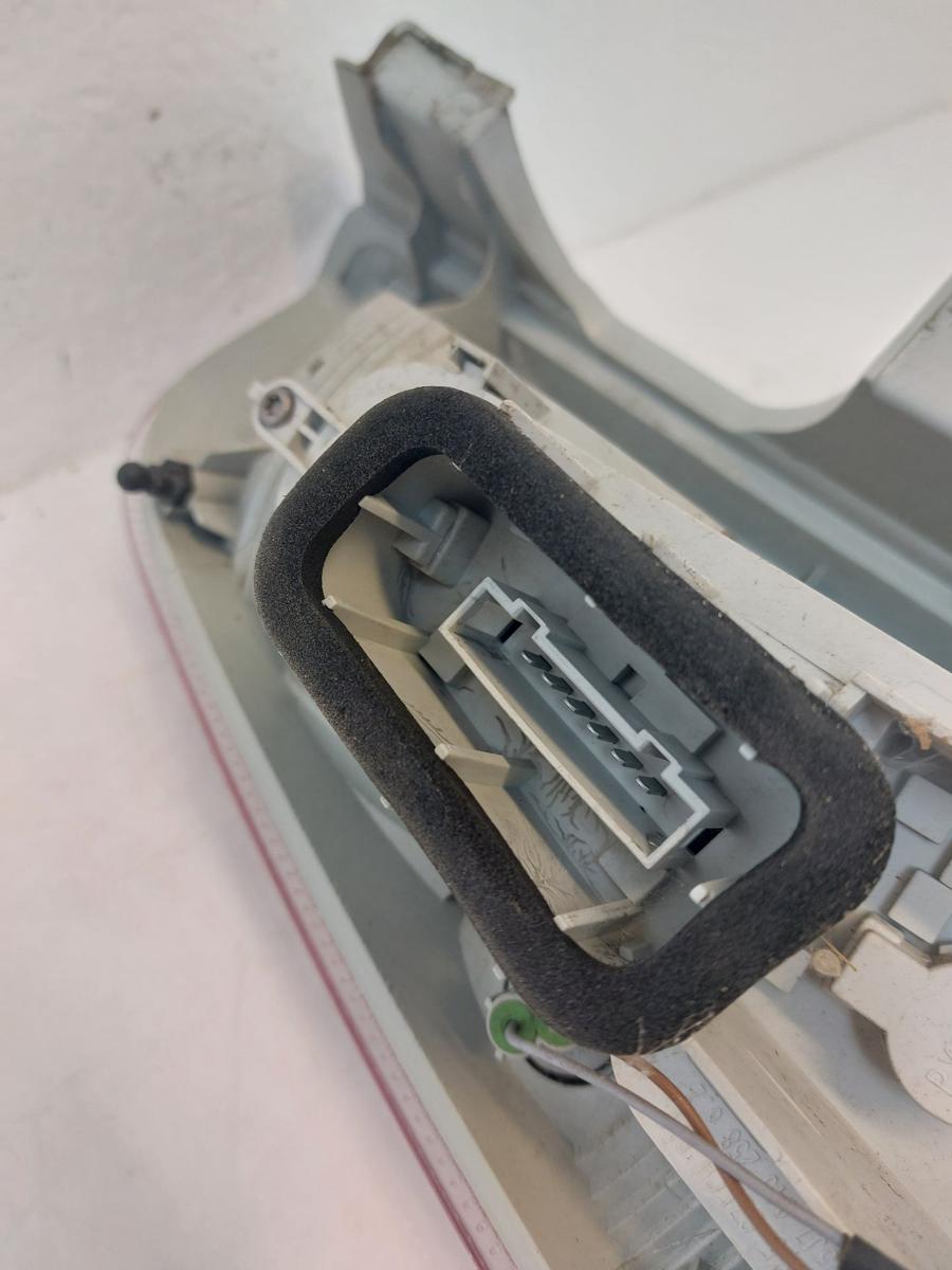Skoda Roomster Scout 5J Rückleuchte rechts Rücklicht Heckleuchte Schlussleuchte