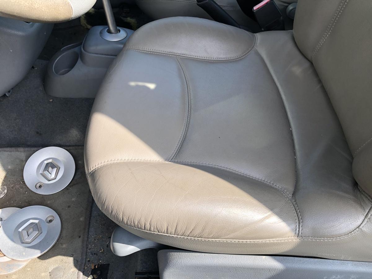 Renault Twingo I original Fahrersitz vorn links Leder beige Bj 2006