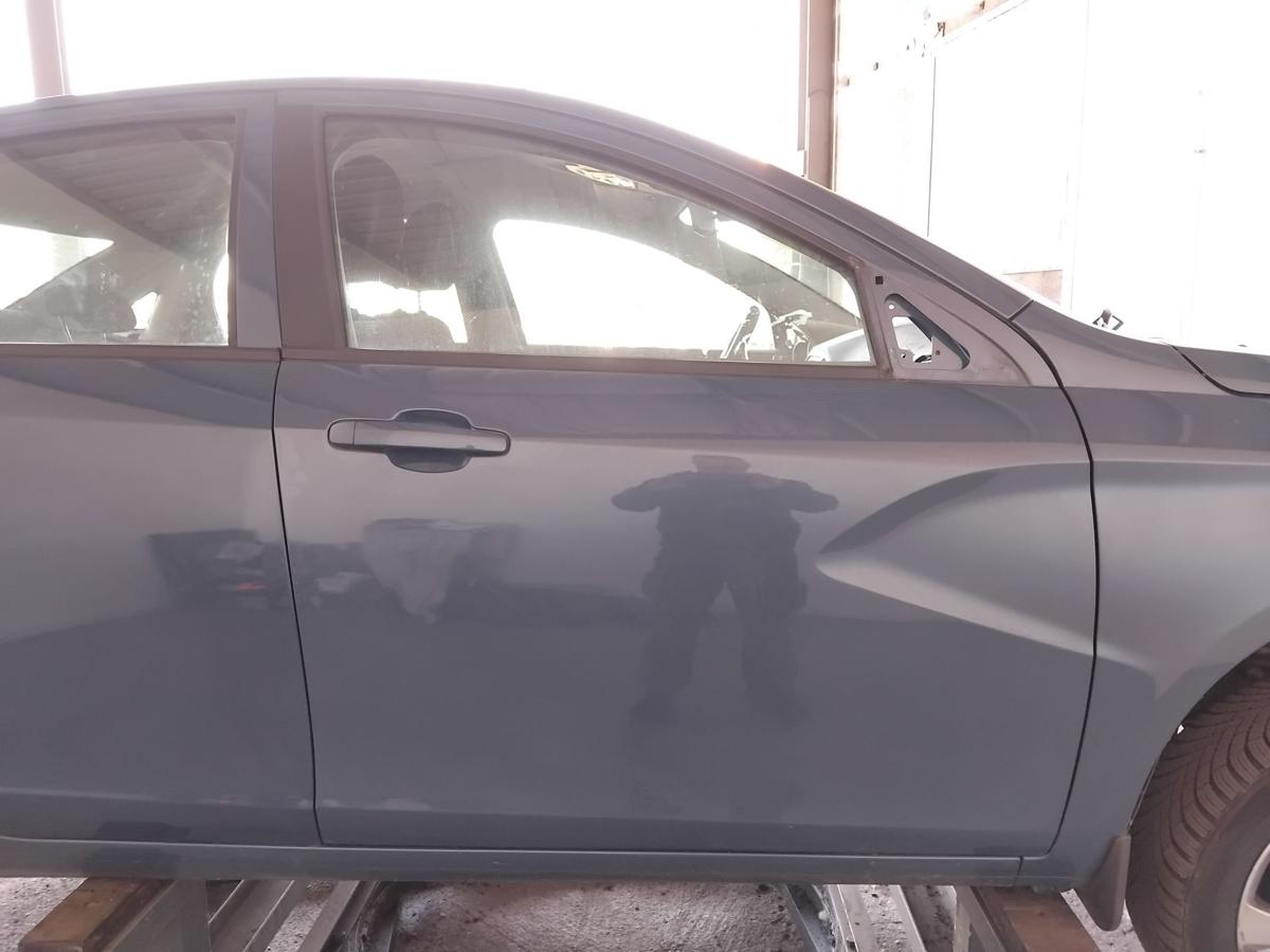 Lada Vesta GF T&uuml;r vorn rechts Beifahrert&uuml;r 492 blues perl BJ2019