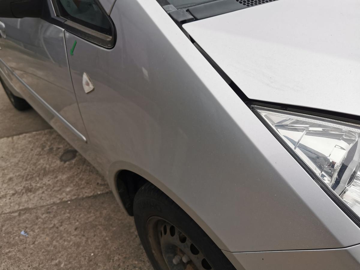Mitsubishi Colt Z30 Kotflügel Fender Seitenwand vorn rechts A50 Pure Silver 5trg
