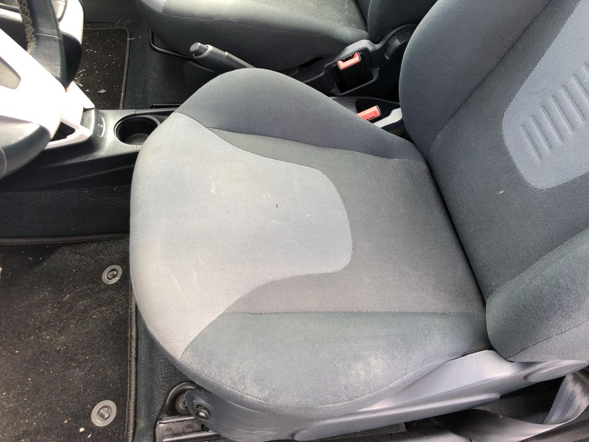 Ford KA RU8 Sitz vorn links Fahrersitz Stoff Heizung Höhenverstellung Autositz