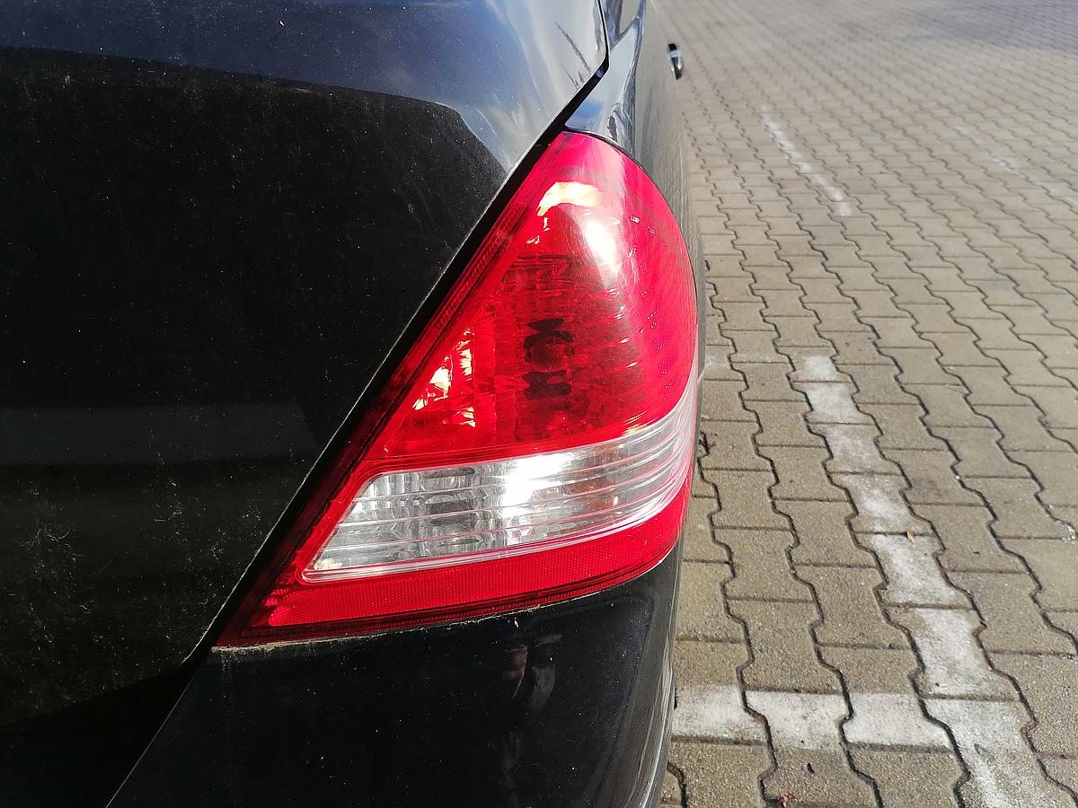 Nissan Tiida Rücklicht rechts Rückleuchte Heckleuchte Stufenheck 04-11