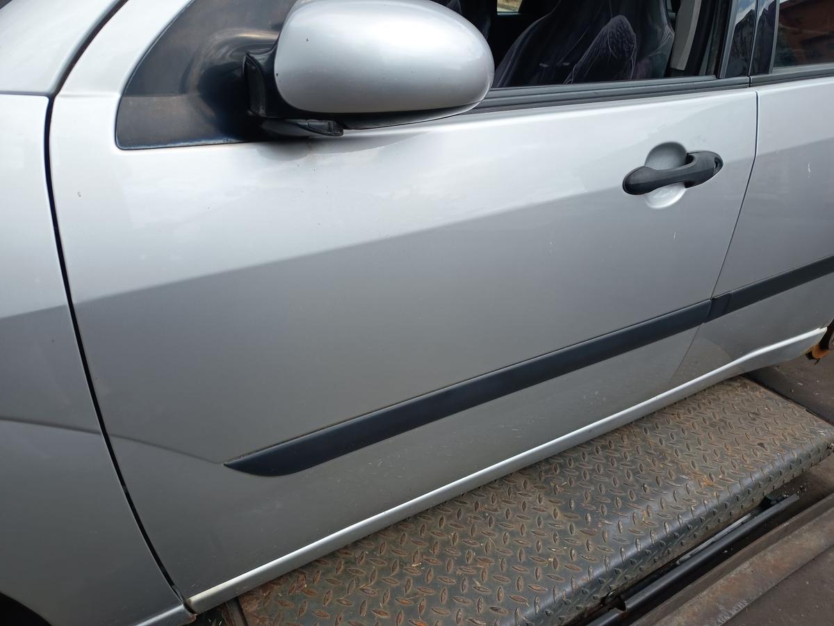 Ford Focus DAW original T&uuml;r vorne links Polar Silber Baujahr 2003