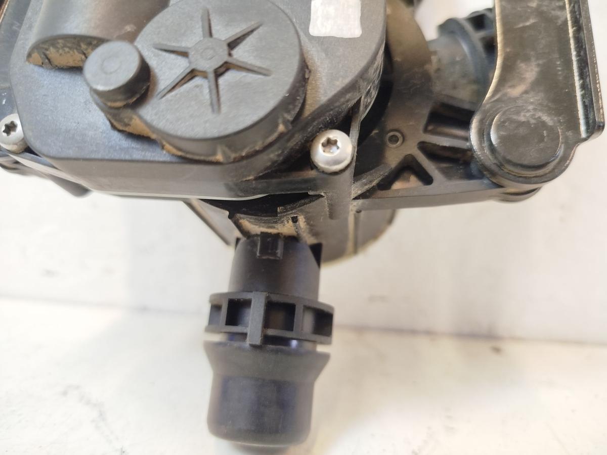 NIO ET7 Elektro Zusatzwasserpumpe mit 5 Wegeventil Ventil K&uuml;hlkreislauf