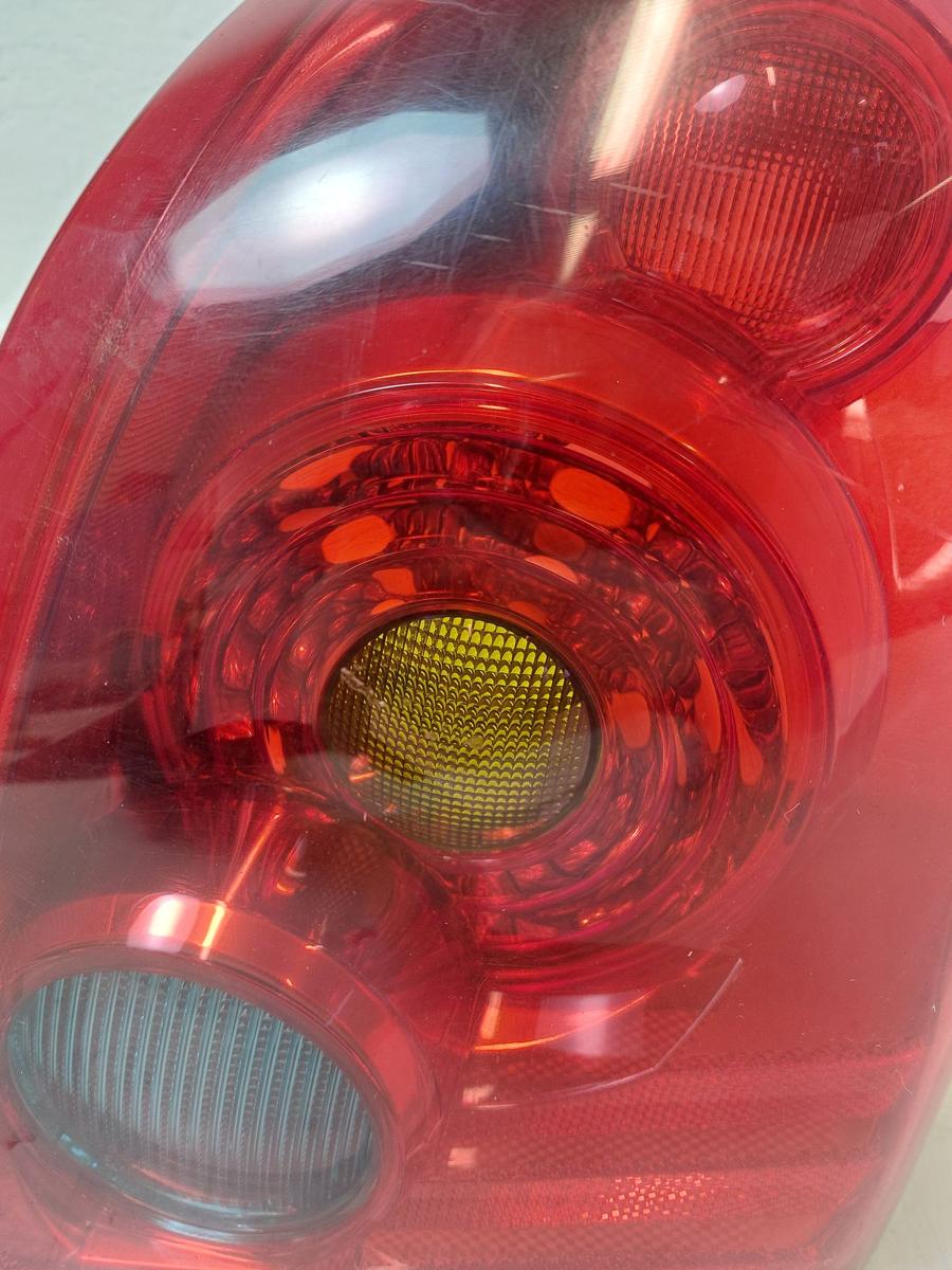 Nissan Primera P12 Fliessheck R&uuml;ckleuchte rechts R&uuml;cklicht Heckleuchte 5t&uuml;rer