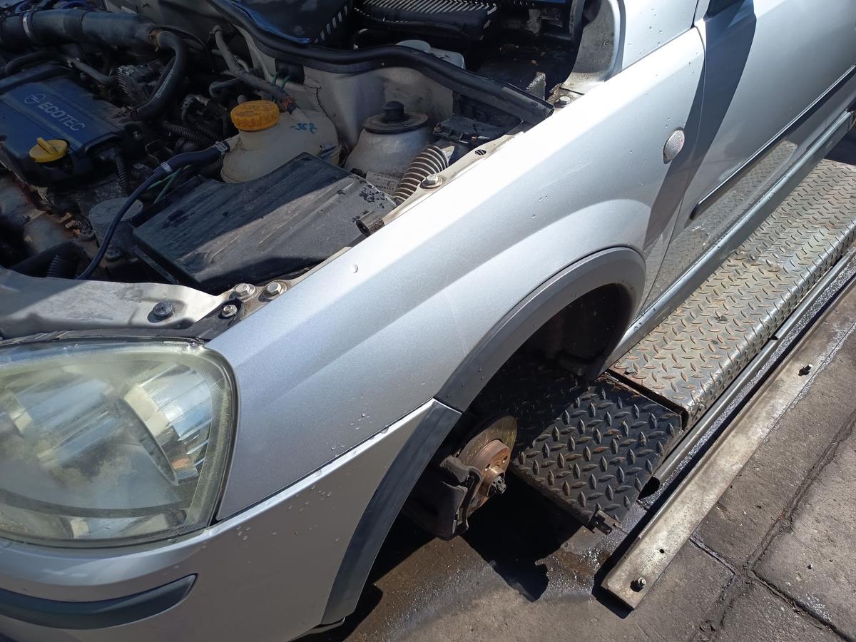 Opel Corsa C original Kotfl&uuml;gel links Seitenteil Z157 Starsilber Bj 2005