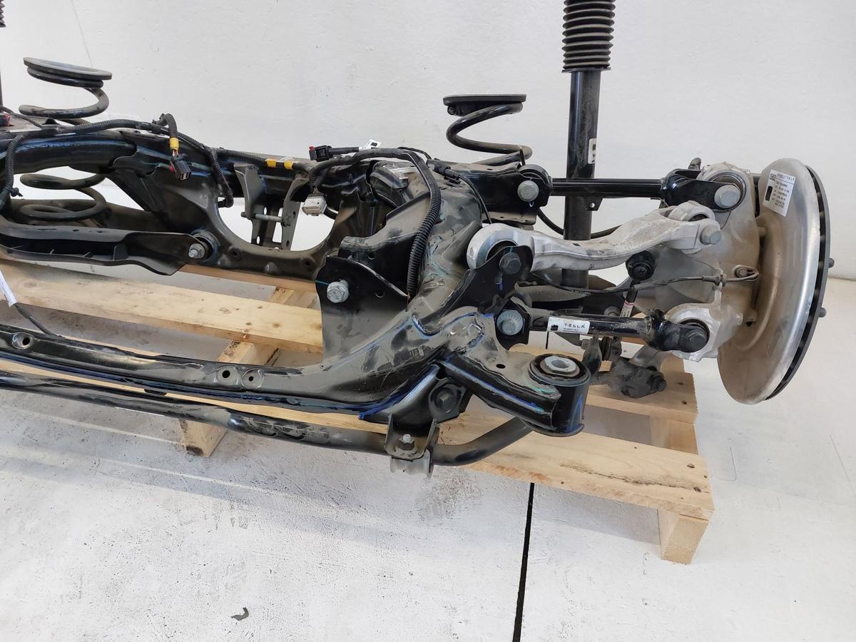 Tesla Model Y Dualmotor Hinterachse komplett Allrad Bremsanlage Hinterachstr&auml;ger