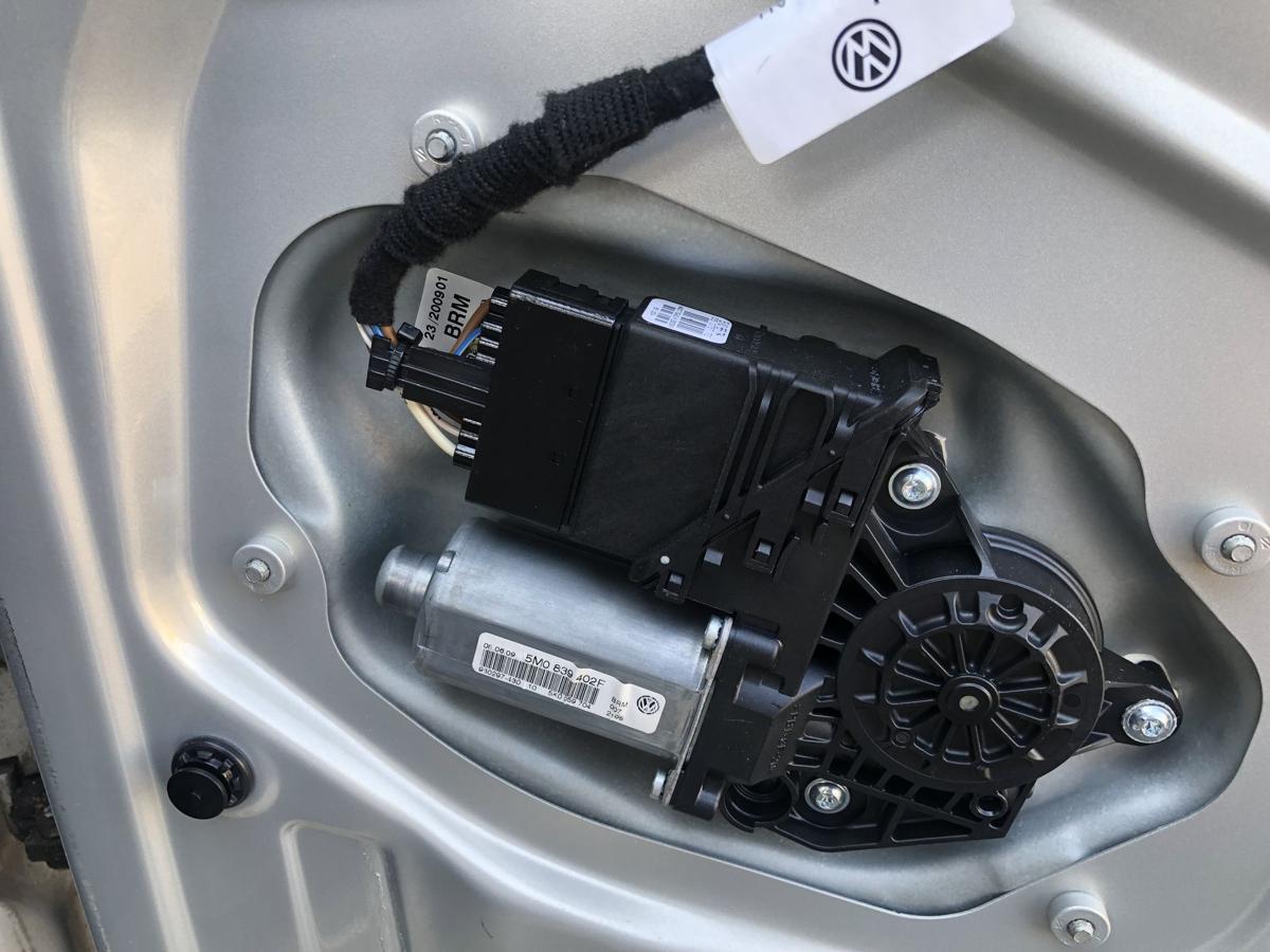 Golf Plus 5M original Fensterhebermotor hinten rechts Fond 5M1839402F Bj 2009