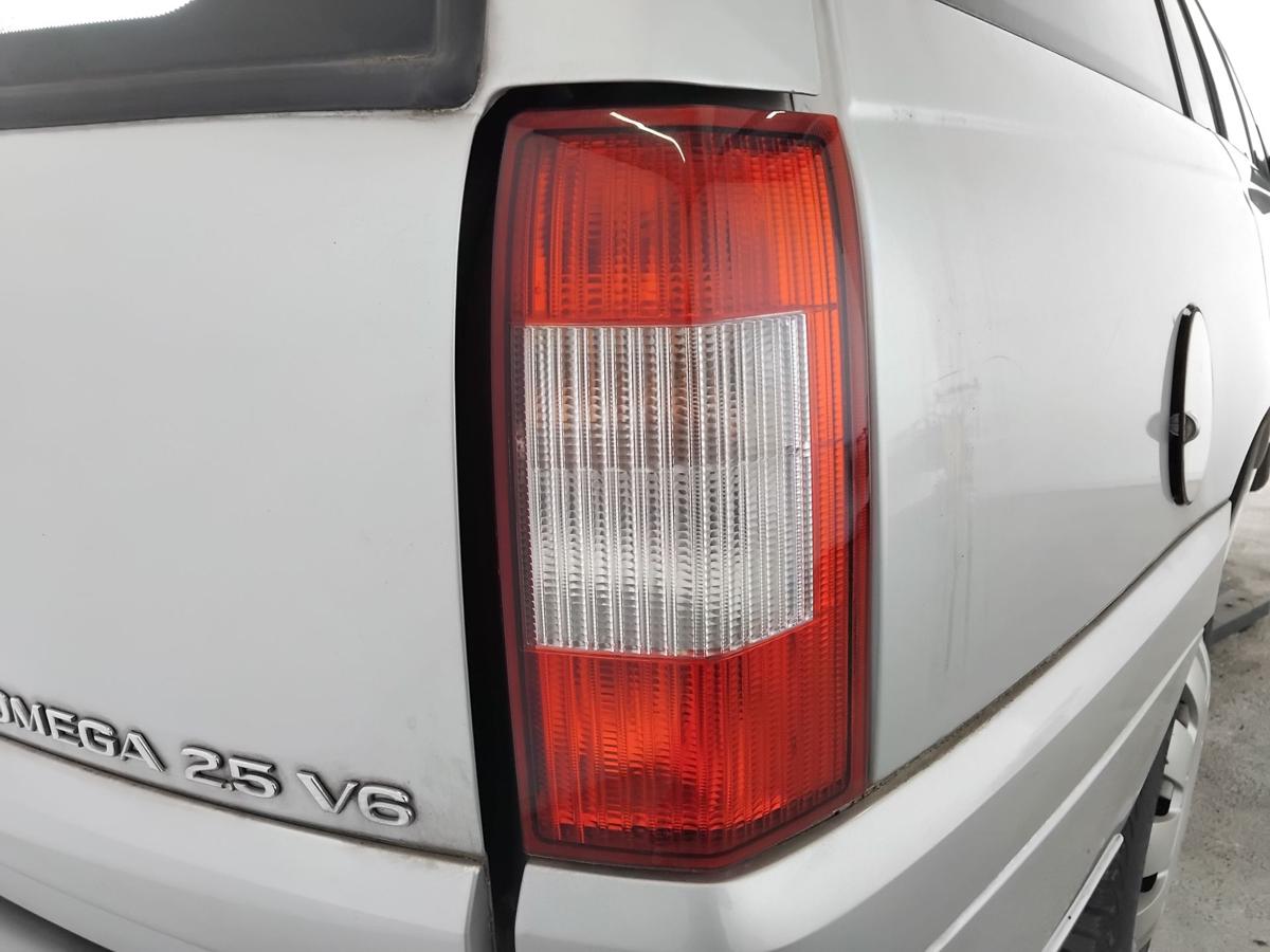 Opel Omega B Kombi original R&uuml;ckleuchte Heckleuchte rechts Facelift BJ1999