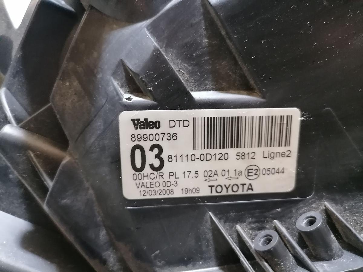 Toyota Yaris XP9 Scheinwerfer links Halogen BJ08, eine Halterung leicht beschädigt 811100D120