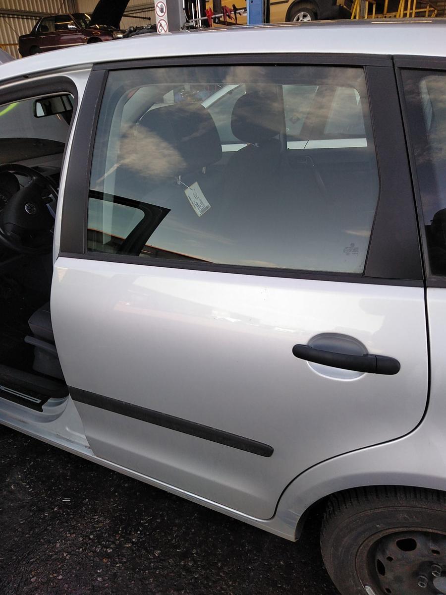 VW Polo 9N3 T&uuml;r hinten links reflexsilbermetallic LA7W Bj.2006