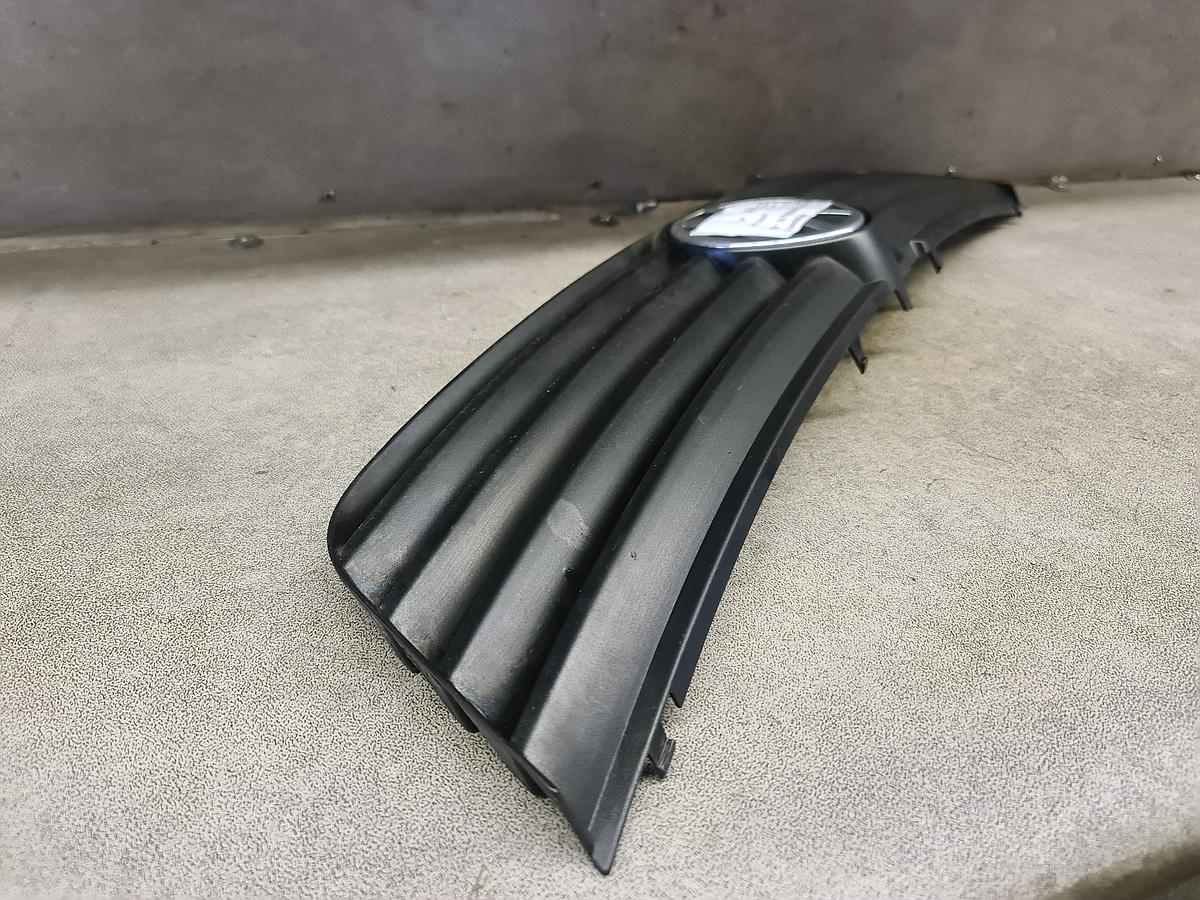 VW Passat 3B Kühlergrill Frontgrill unlackiert BJ97-00