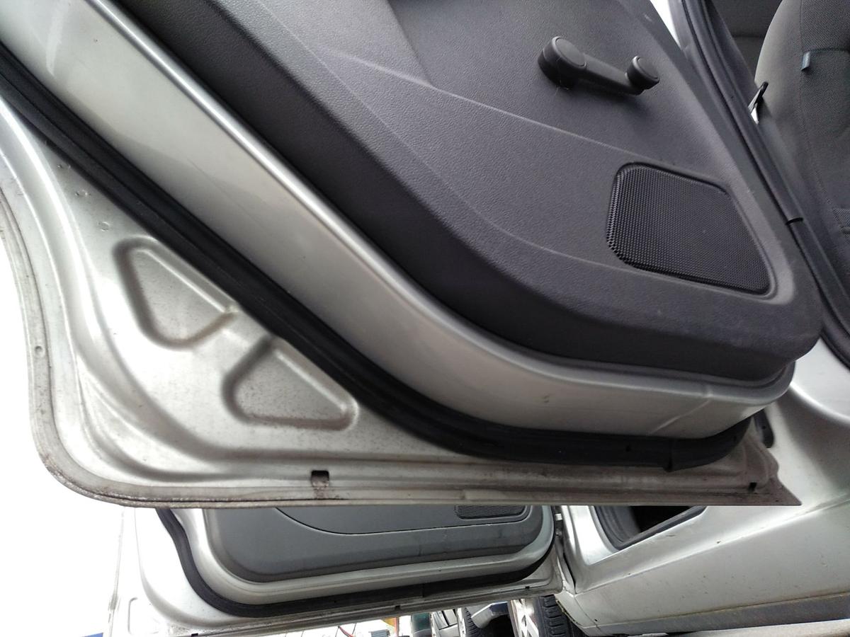 Ford Focus 2 Limo T&uuml;r hinten links polarsilbermetallic 4-und 5 T&uuml;rer Bj.2005