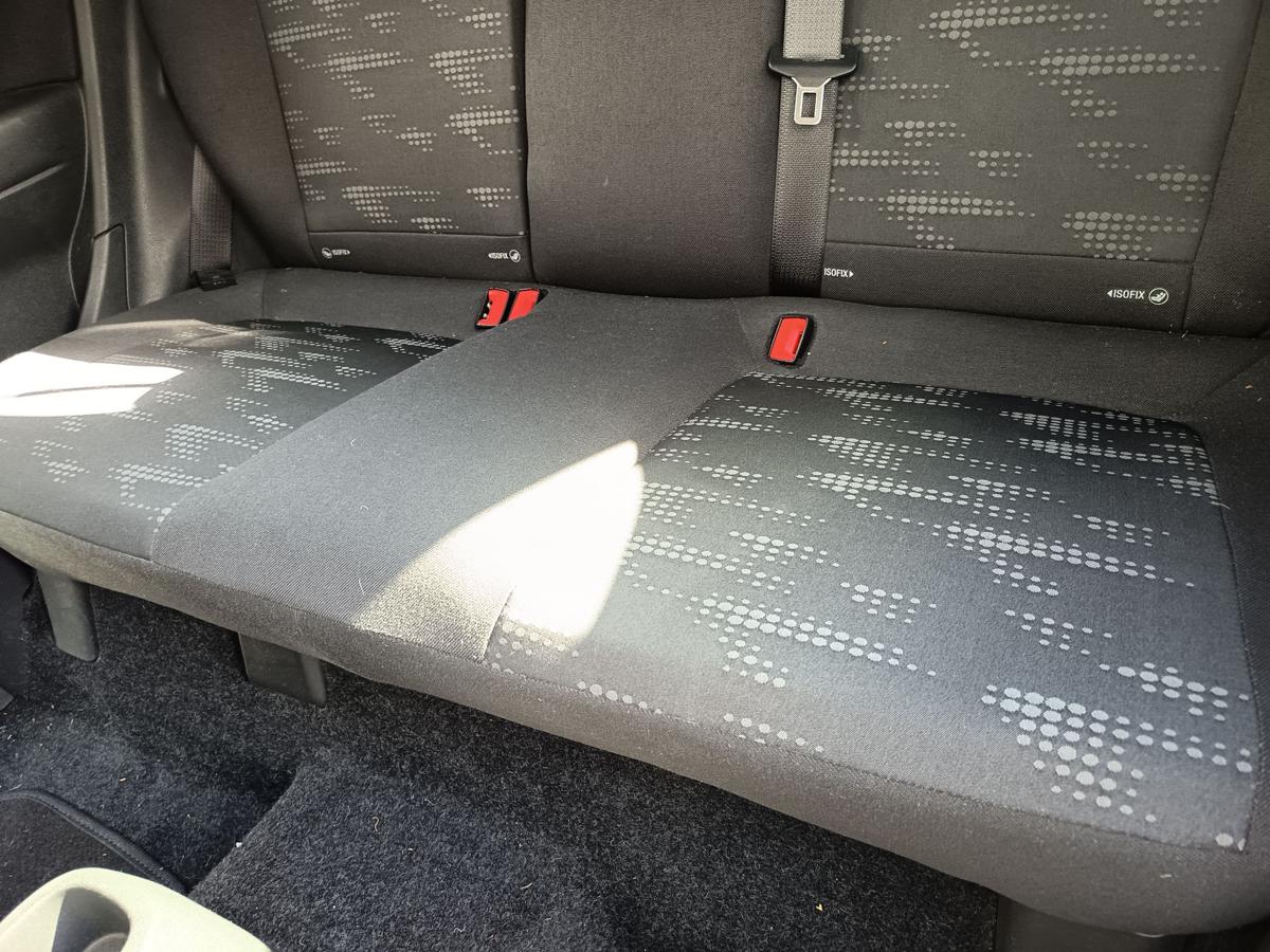 Opel Corsa D 3t&uuml;rer original R&uuml;cksitzbank geteilt Stoff 2 Kopfst&uuml;tzen Bj 2012