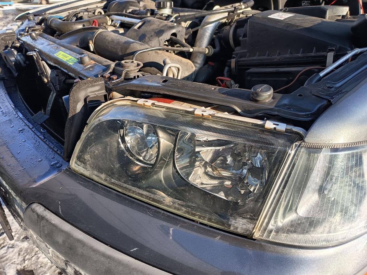 Volvo V40 original Scheinwerfer links Halogen/Haupt/Licht/Front Bj 2001