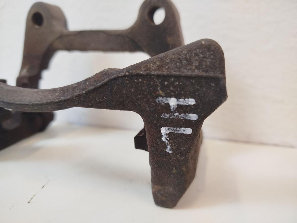 VW Passat 3C B7 Variant Tr&auml;ger Bremssattel Bremssatteltr&auml;ger Scheibe 282x12mm