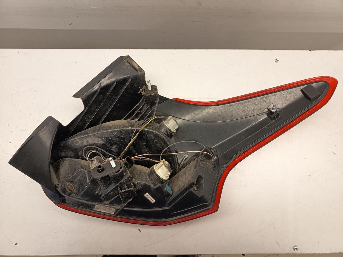 Ford Focus III Limo original Rückleuchte links LED Facelift Baujahr 2015