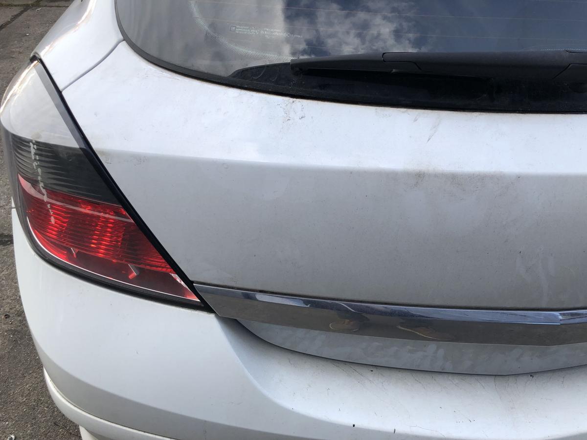 Opel Astra H GTC Heckklappe mit Heckscheibe Heckdeckel Kofferklappe 10U weiss