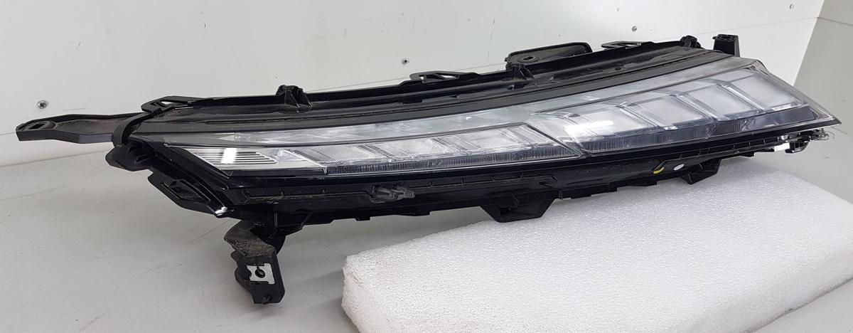 Mitsubishi Eclipse Cross Tagfahrleuchte rechts LED Bj23 8310A060 Modell ab Bj21
