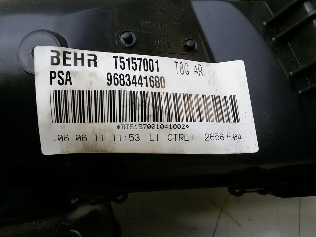 Peugeot 5008 BJ2011 Gebläsemotor unter Fahrersitz 9683441680