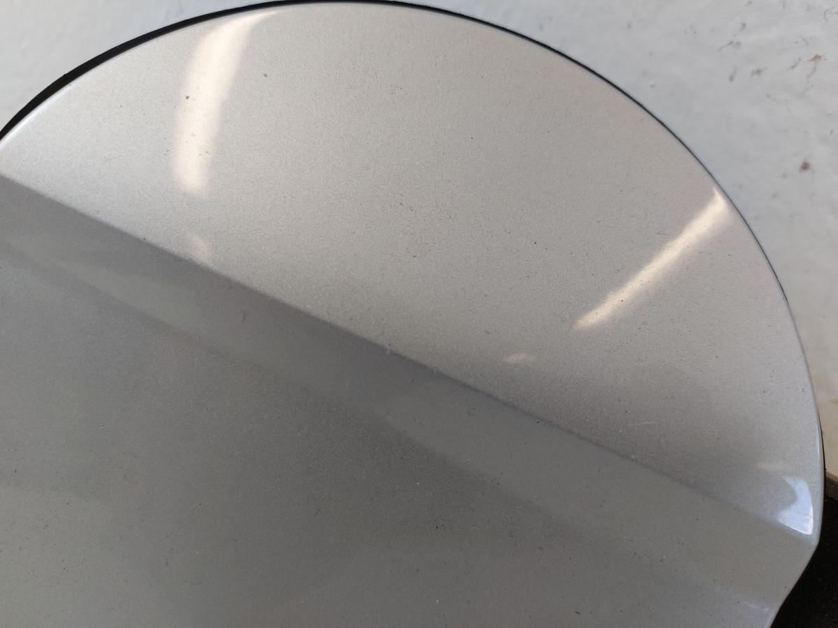 Skoda Fabia 3 III NJ Tankklappe Tankdeckel Tankverschluss LA7W Reflexsilbe