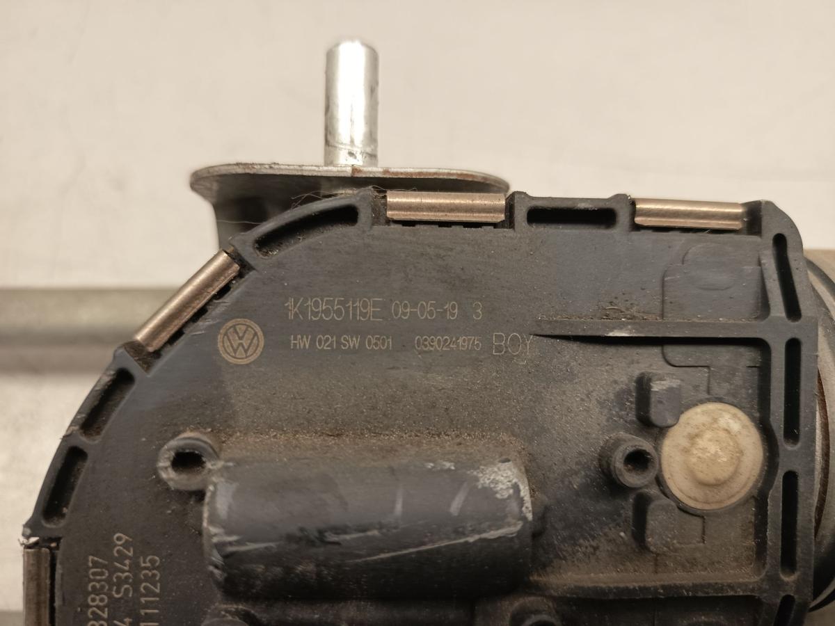 VW Golf VI 6 BJ 2009 original Wischermotor vorn mit Gestänge