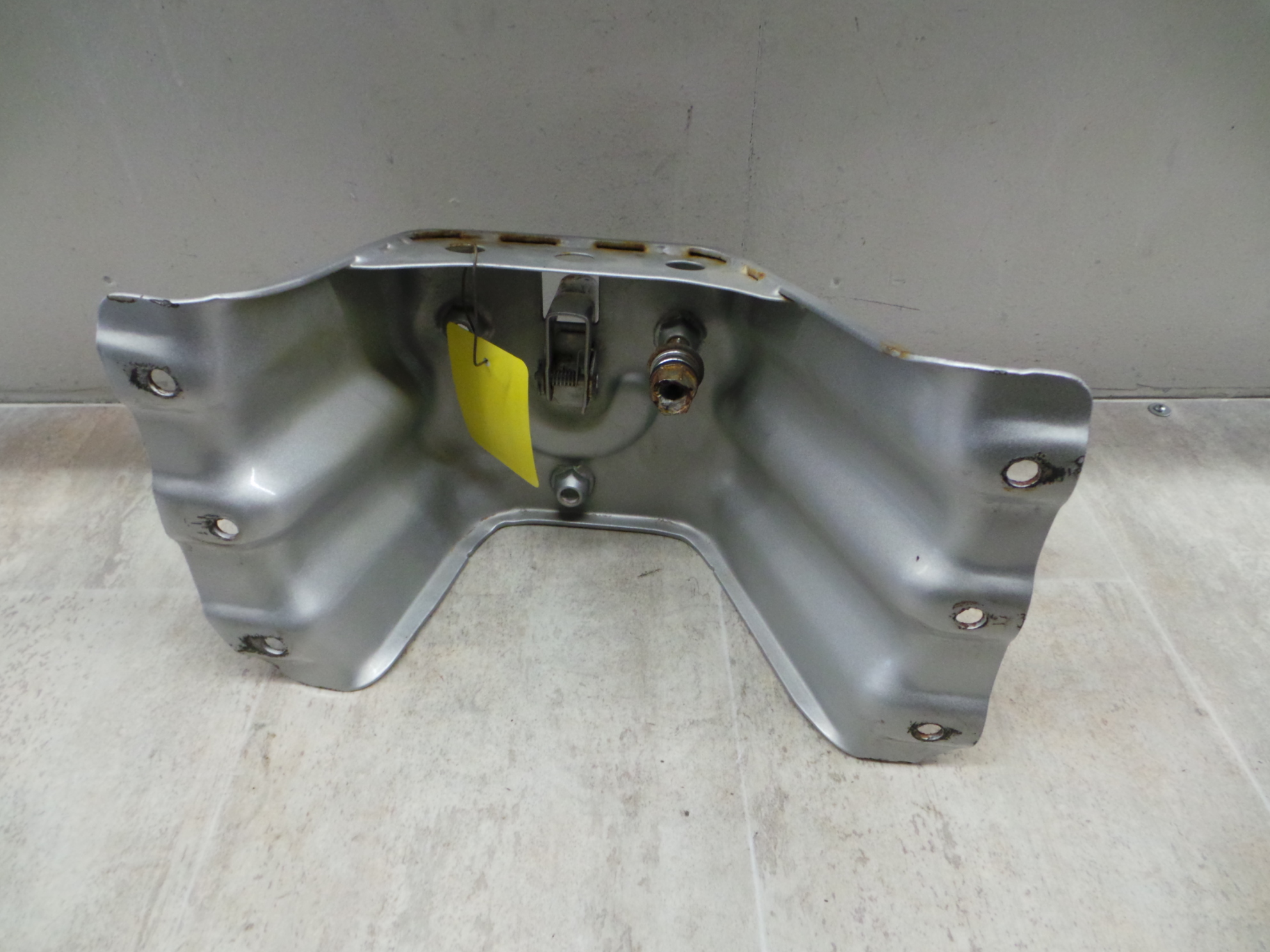 Mitsubishi Pajero BJ 1992 Reserveradhalter Halter Ersatzrad Modell V20