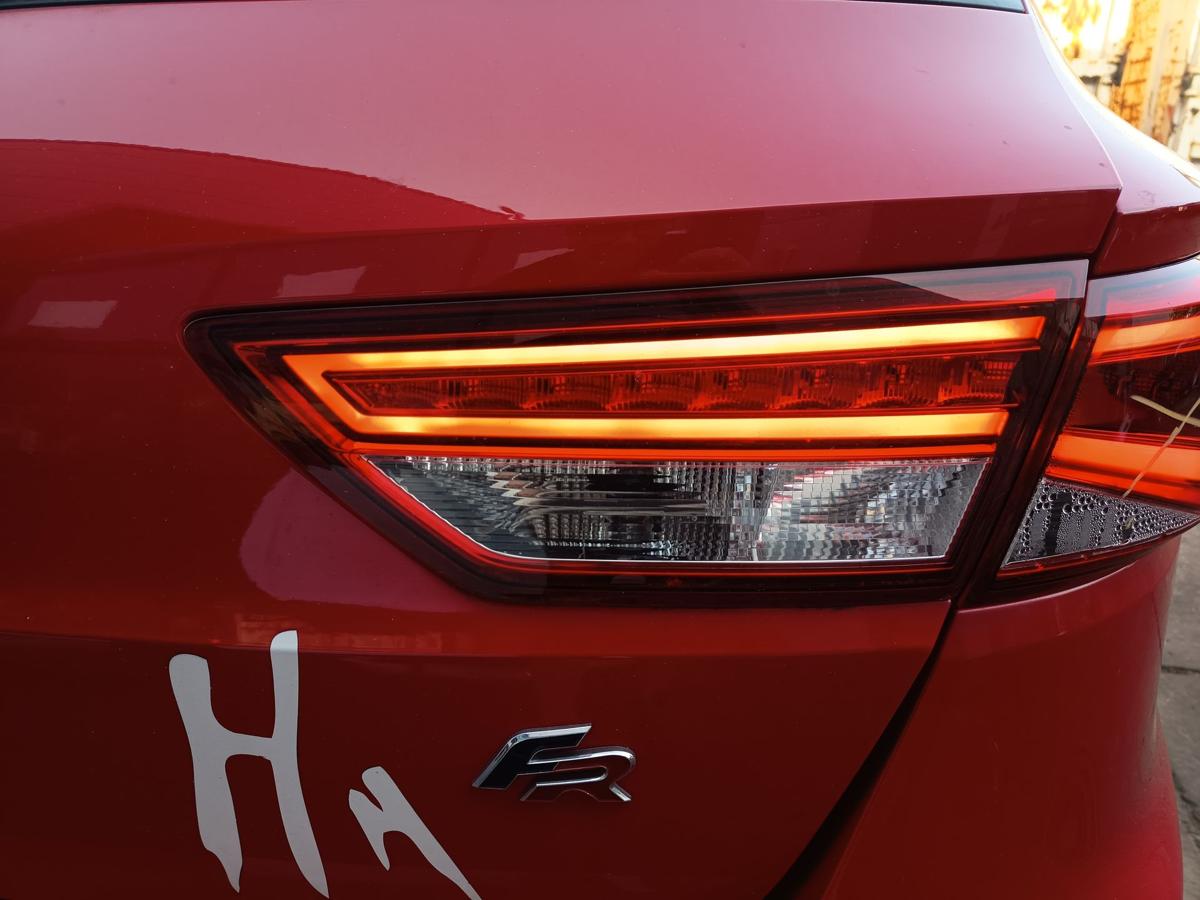 Seat Leon ST 5F original Rückleuchte Rücklicht Heck Rear rechts innen LED EZ2015
