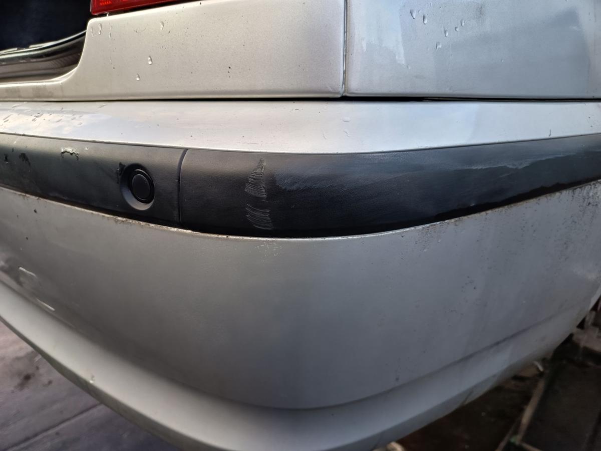 BMW E46 Limo original Sto&szlig;stange F&auml;nger hinten Heck 354/7 Titansilber Bj 2003