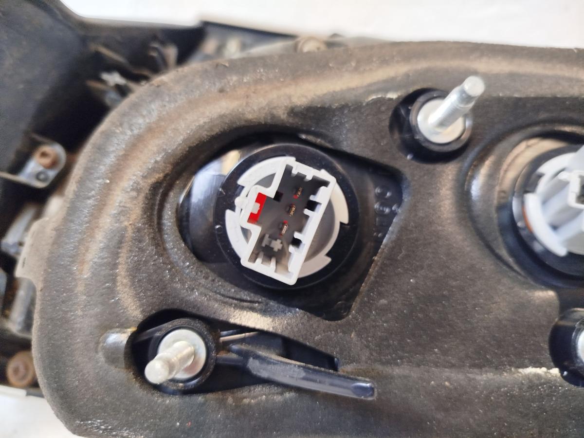 Mazda 3 Typ BL Rückleuchte außen links Rücklicht Heckleuchte nicht LED OEM