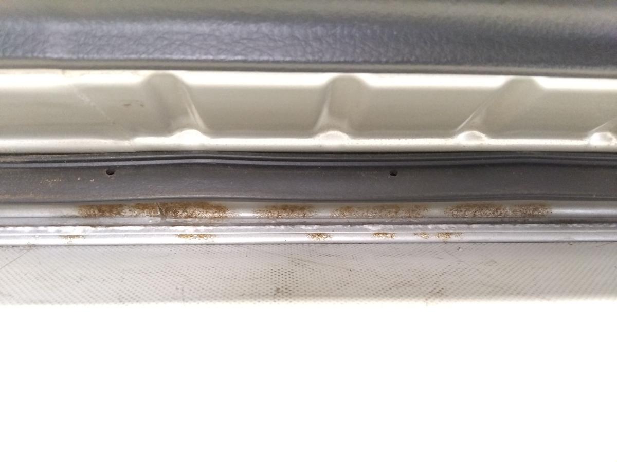 Suzuki Liana Tür vorn rechts Beifahrertür silbermetallic 5-türig Kombi BJ2005