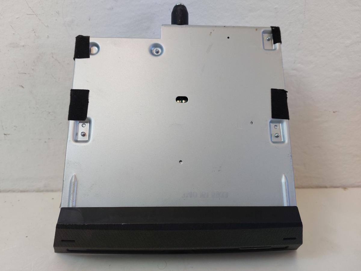 Mazda 2 Typ DJ CD Spieler Player Laufwerk Mittelkonsole unten OEM