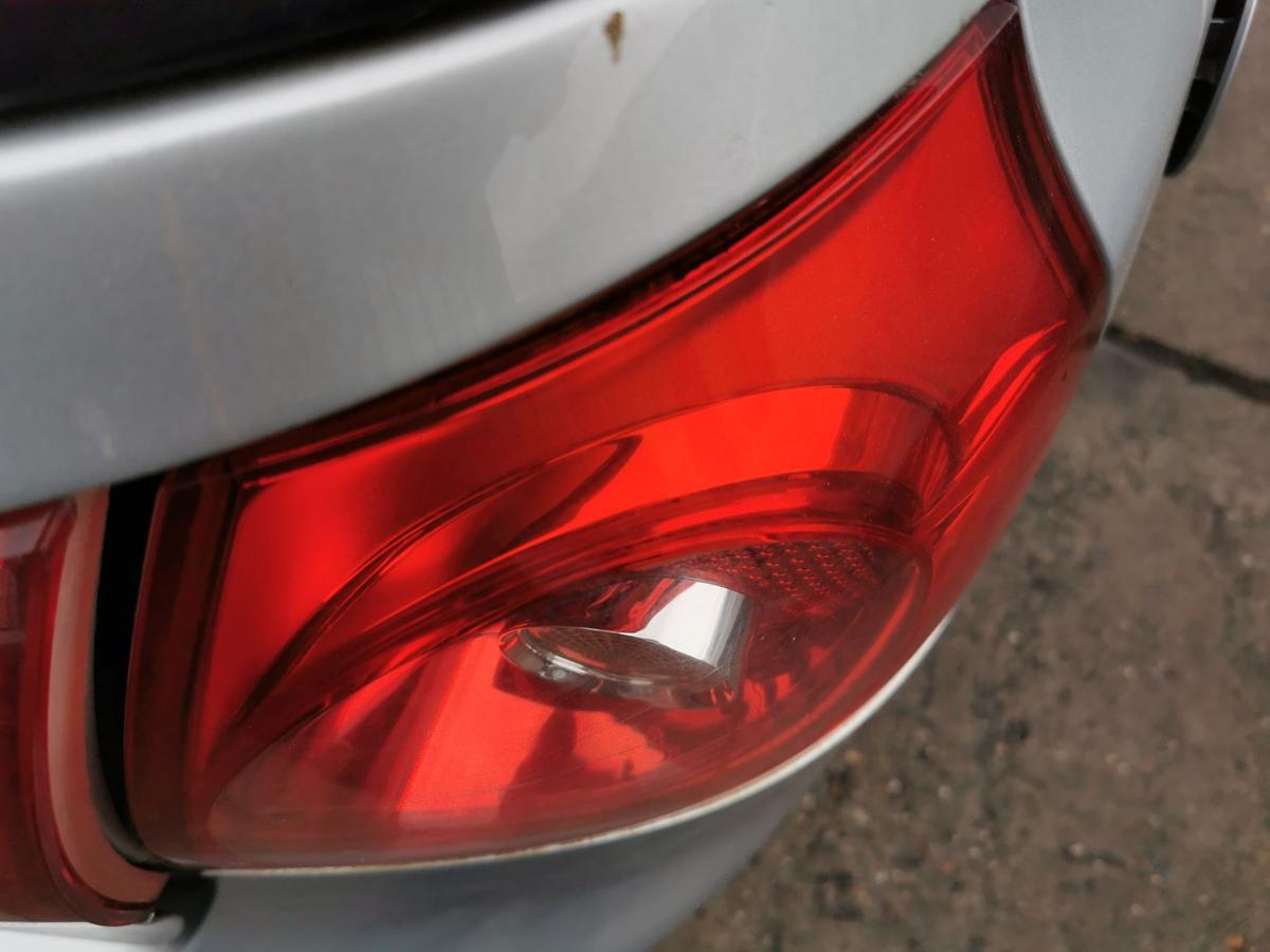 VW Golf V 5 Rückleuchte Schlussleuchte Rücklicht hinten aussen rechts 3 Türer