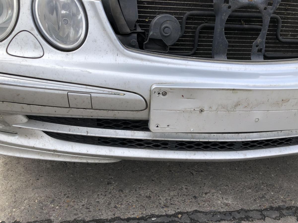 Mercedes E Klasse W211 Sto&szlig;f&auml;nger vorn Nebelscheinwerfer SRA 744 silber SCHADEN