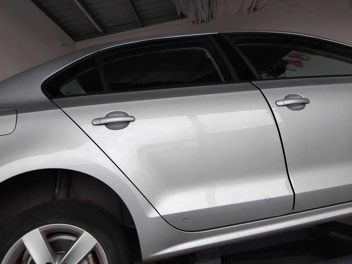 VW Jetta VI 162 original T&uuml;r hinten rechts reflexsilbermetallic LA7W BJ2012