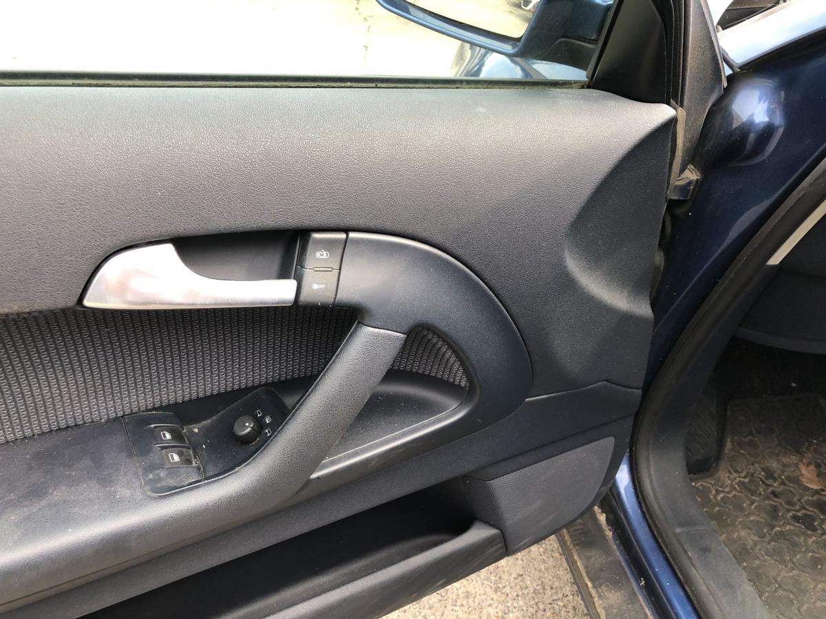 Audi A3 8P ab05 T&uuml;rverkleidung vorn links Innenverkleidung T&uuml;r nur 3 t&uuml;rer