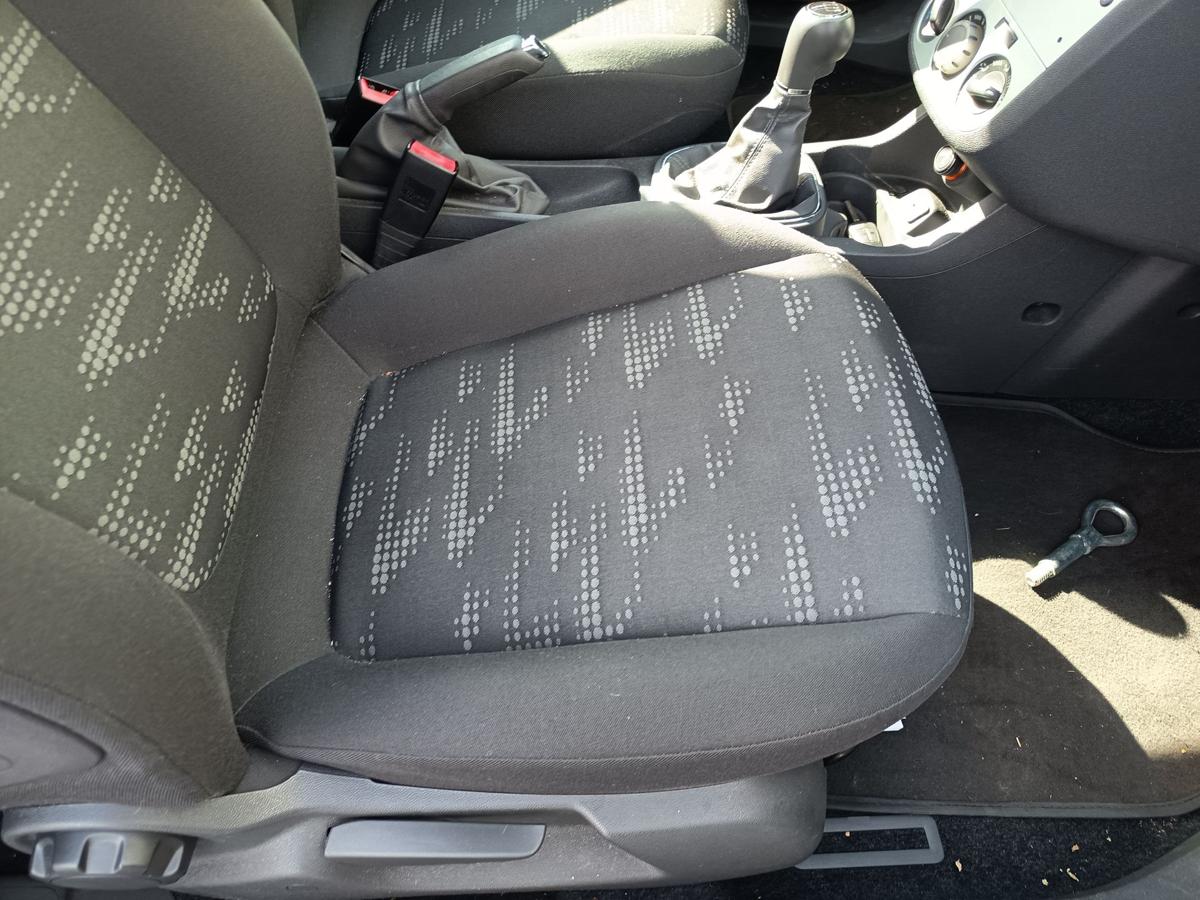 Opel Corsa D 3t&uuml;rer original Beifahrersitz vorn rechts Stoff Sitzheizung Bj 2012
