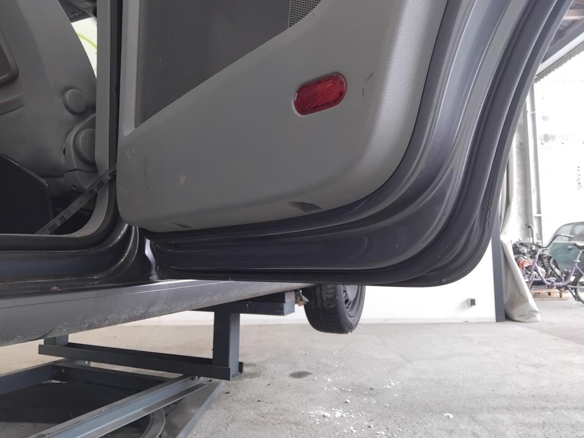 W Touran 1T T&uuml;r hinten rechts LD7X platingraumetallic BJ2007