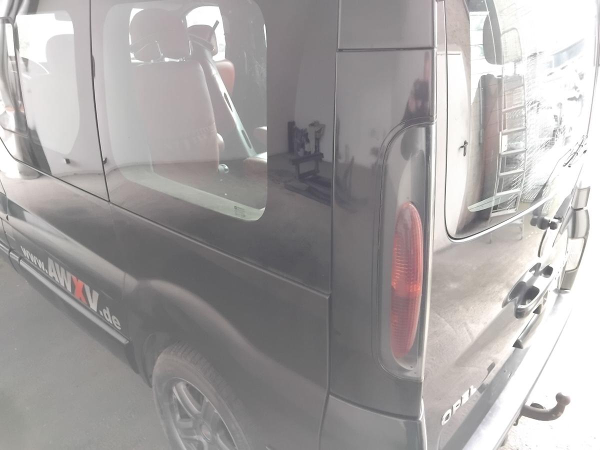 Opel Vivaro A original Rückleuchte Schlussleuchte links mit Blende BJ2003