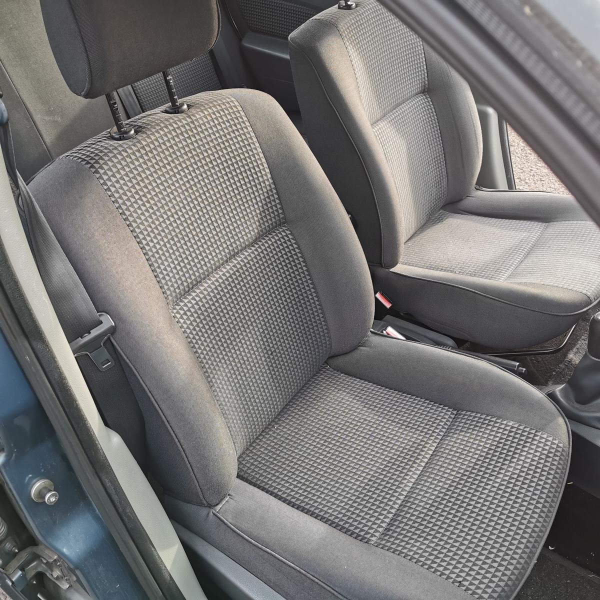 Beifahrersitz Sitz Autositz vorn rechts Stoff Dacia Logan LS0