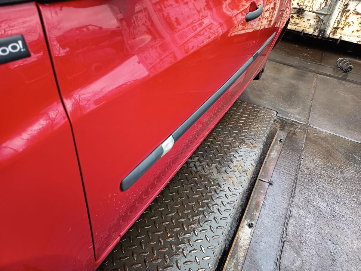 Renault Clio III original T&uuml;r vorn links Fahrer 727 Spanischrot Bj 2012