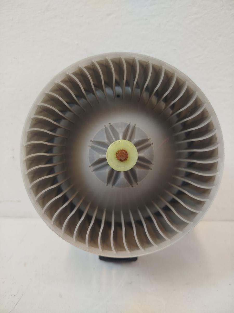 Toyota Yaris XP13 Gebl&auml;semotor Innenraumgebl&auml;semotor Heizungsgebl&auml;se