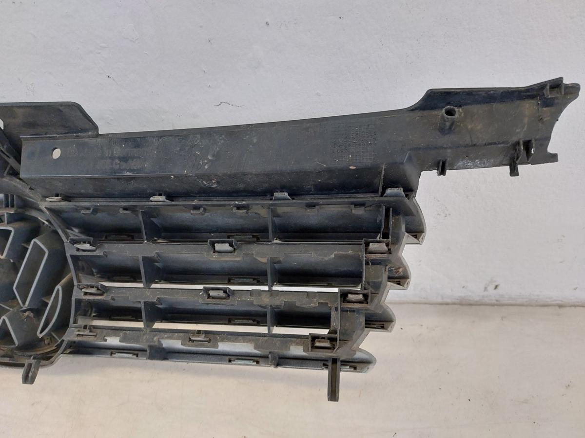 VW Bora 1J K&uuml;hlergrill Grill Frontgrill mit Logo LA7W Reflexsilber Metallic