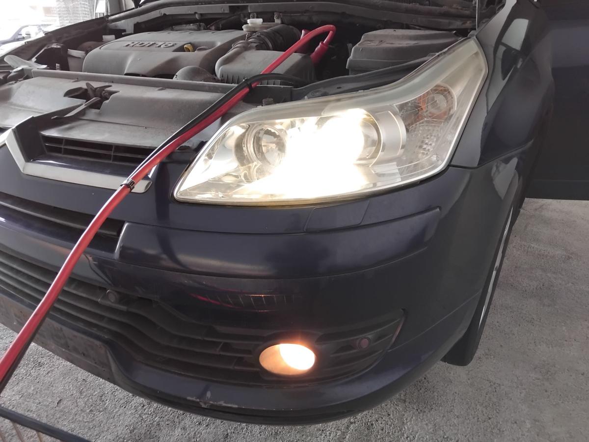 Citroen C4 original Xenon Scheinwerfer links Valeo 9680686880 BJ2007