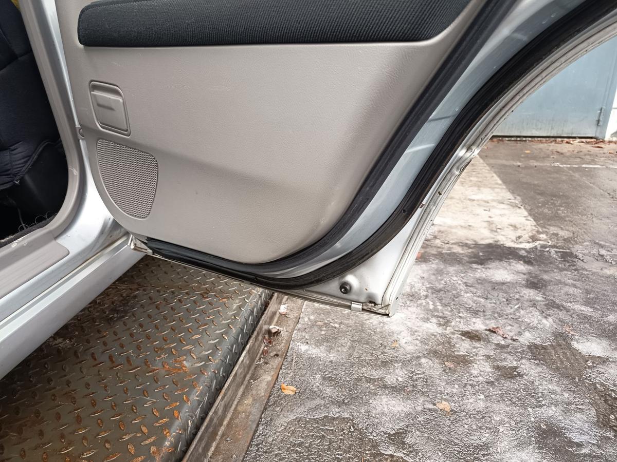 Subaru Forester SG original T&uuml;r hinten rechts 01G Silber Baujahr 2005