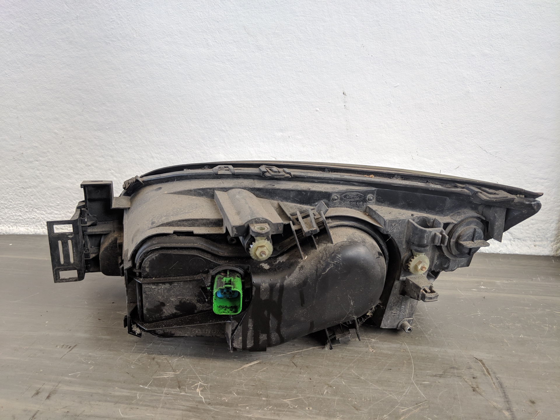 Ford Mondeo MK3 BY Bj.06 Scheinwerfer rechts Halogen 1S7113005AM Ford Mondeo MK3 BY Bj.06 Scheinwerfer rechts Halogen 1S7113005AM